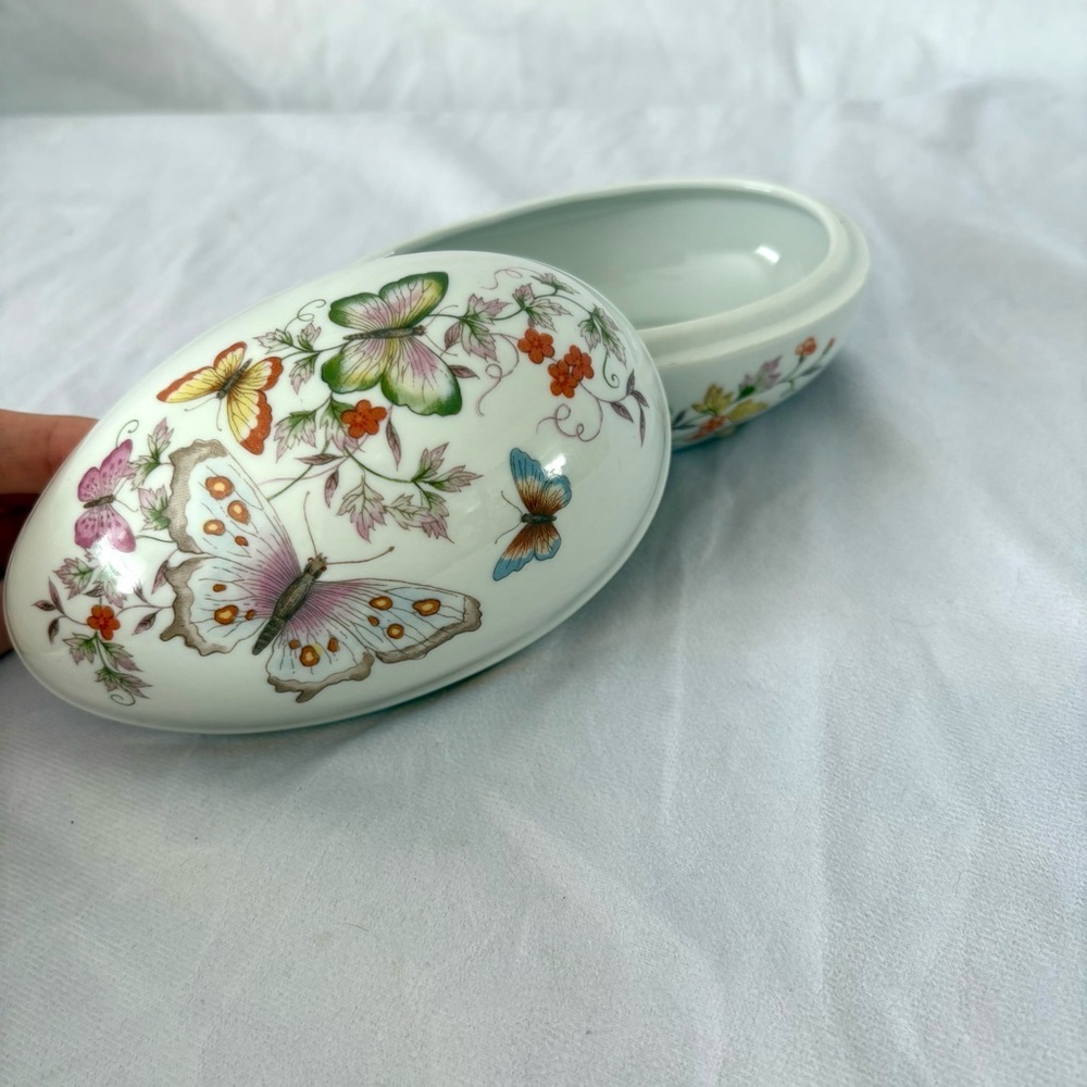 Vintage 70s Avon butterfly ceramic egg trinket box holder home decor